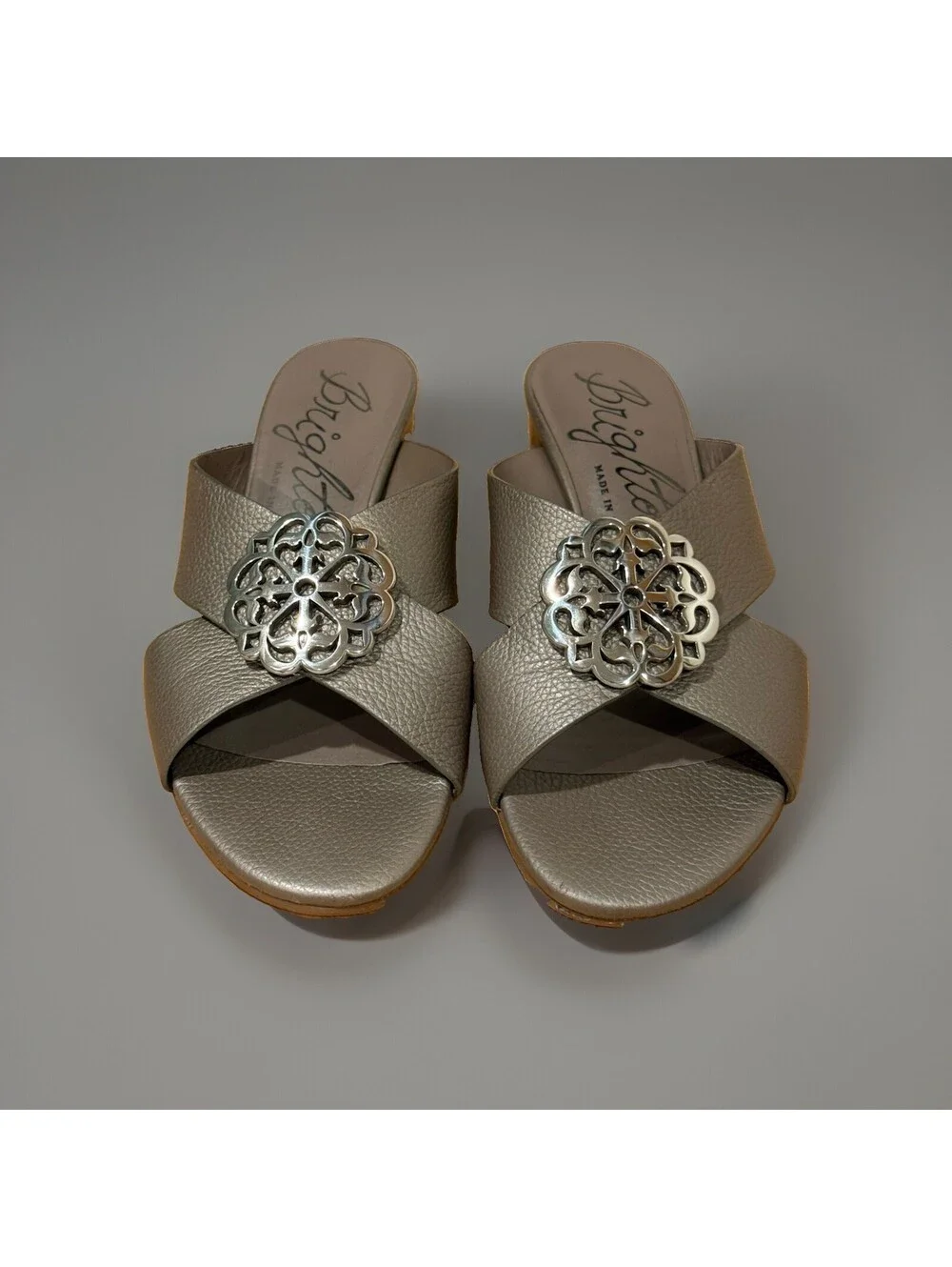 Brighton Alison Women’s 7.5 M Silver Leather Medallion Block Heel Sandals Italy